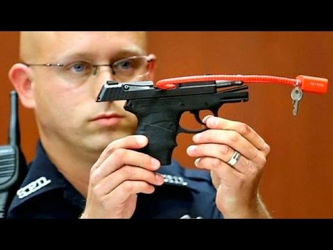 شاهد قاتل برأته المحكمة يعرض مسدسه في مزاد علني