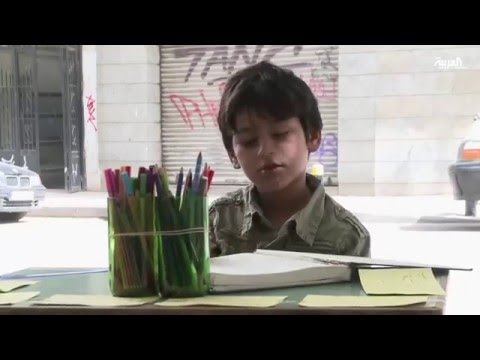شاهد طفلان سوريان يرسمان في شوارع بيروت لكسب لقمة العيش