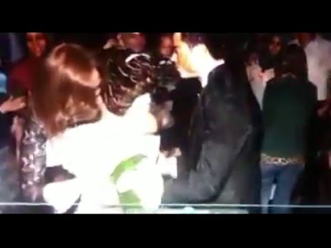 شاهد مفاجأة من العروس لحظة إلقاء باقة الورد للفتيات