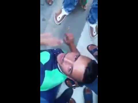 شاهد مواطنون يقومون بالقبض على سارق بشكل جماعي
