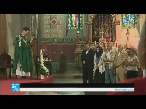 بالفيديو المسلمون يشاركون المسيحيين في قداس تأبين الكاهن جاك هاميل