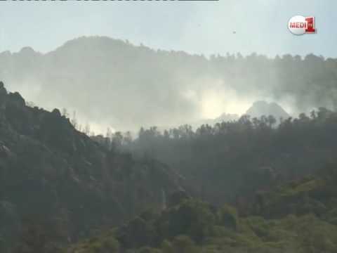 بالفيديو جهود متواصلة لإخماد نيران جبل الحبيب في إقليم تطوان