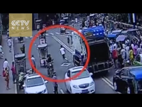 زوج يقفز في النهر لإنقاذ زوجته المنتحرة