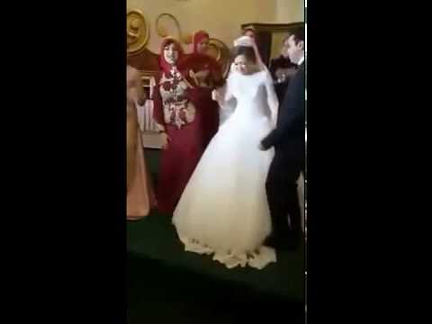 بالفيديو عروس تبكي بشدة غير مصدقة الزواج من حبيبها