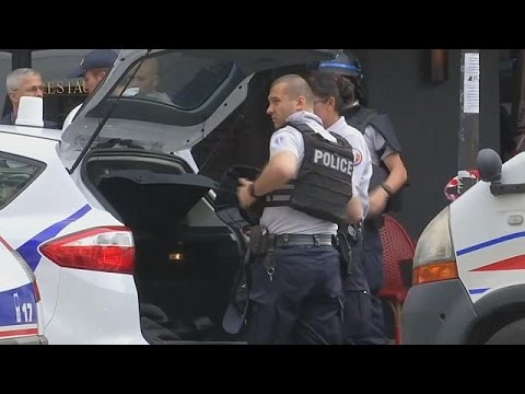 شاهد إنذار خاطئ حول اختطاف رهائن يسبب الذعر في باريس