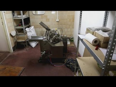 شاهد اكتشاف أكبر مصنع لتزوير المنشطات الجنسية في العالم