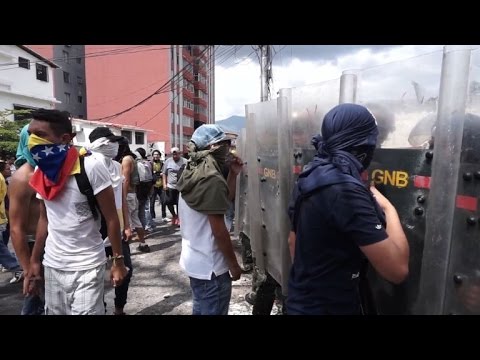 شاهد المعارضة الفنزويلية في الشارع