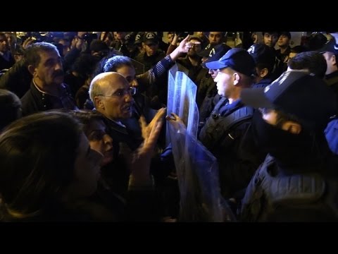 شاهد توقيف رئيسي بلدية ديار بكر التركية رهن التحقيق