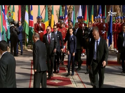 شاهد  لحظة وصول الملك محمد السادس إلى قصر المؤتمرات