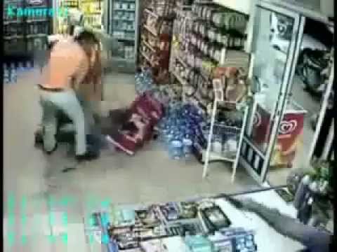 شاهد سطو مسلح على أحد المحلات ينتهي بمقتل اللص