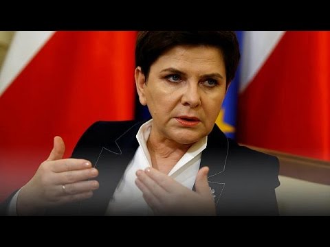 شاهد بولندا تخفض الرواتب التقاعدية لعسكريي الحقبة الشيوعية