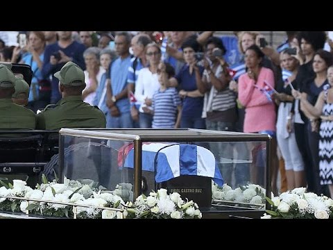 نقل رماد كاسترو إلى مثواه الأخير