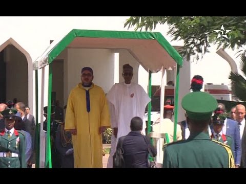 شاهد استقبال الملك محمد السادس بالقصر الرئاسي في نيجيريا