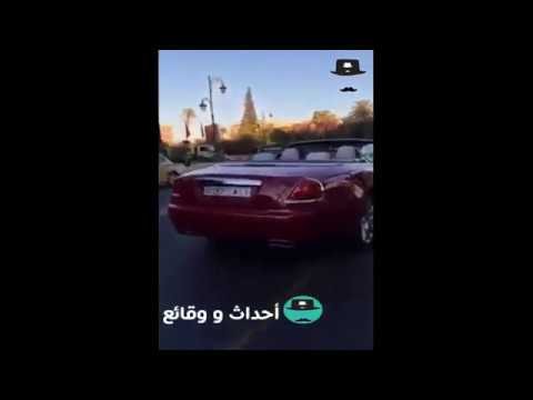 بالفيديو  العاهل المغربي يتجول بسيارته دون حرس