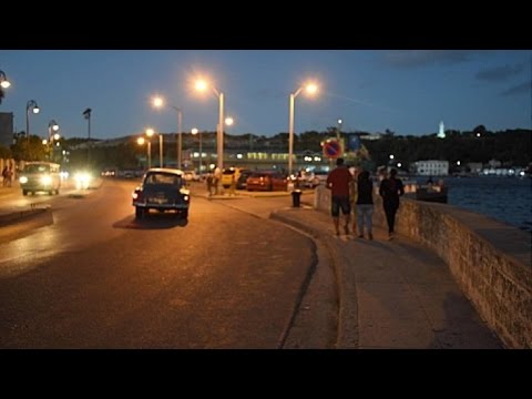 شاهد باراك أوباما يوقف العمل بنظام الهجرة الخاص الممنوح للكوبيين