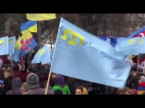 شاهد مسيرة لتتار القرم في ذكرى ضم القرم إلى روسيا