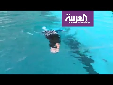 رحمة تتحدى الإعاقة بالسباحة