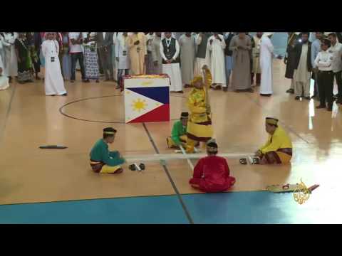 شاهد معرض تراث الشعوب لطلاب جامعيين في جدة