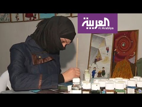 شاهد لاجئة سورية تجسد جمال موطنها بريشتها