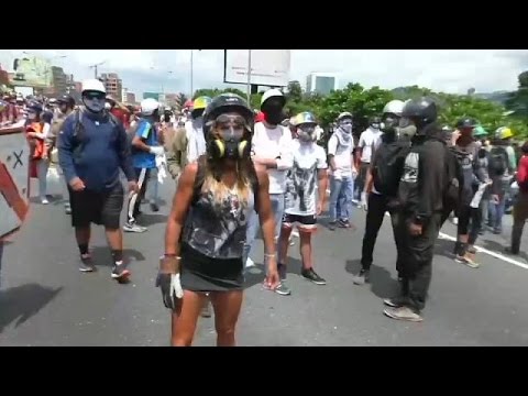 بالفيديو  المرأة الخارقة إحدى أشهر قيادات المعارضة في فنزويلا