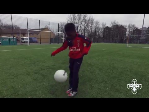الطفل المعجزة موهبة واعدة في الملاعب الإنجليزية