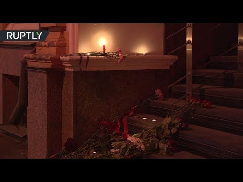 سكان موسكو يتضامنون بالورود مع الشعب الإسباني