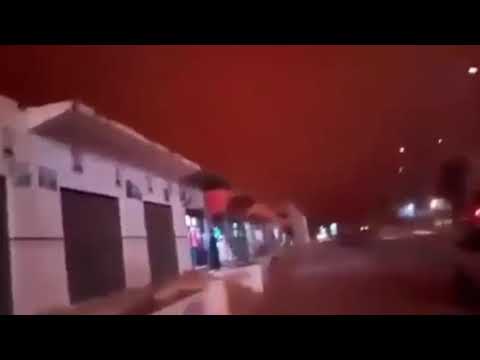 شاهد عاصفة رملية تجتاح مدينة جزائرية وتحول النهار إلى ليل