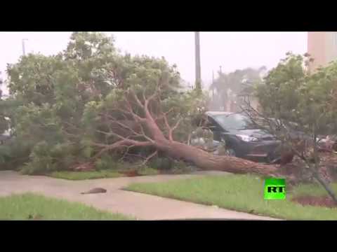 إيرما يخلّف دمارًا واسعًا في شوارع ميامي الأميركية