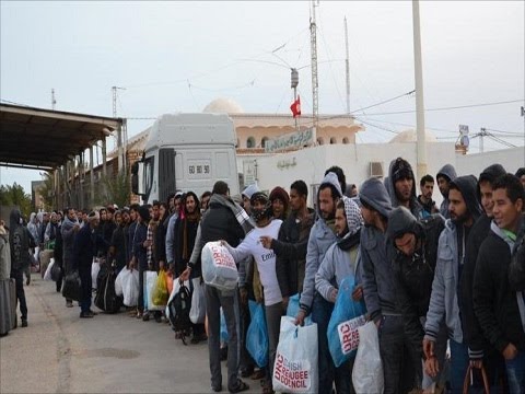 الخارجية تؤكد عودة 25 ألف مصري غادروا ليبيا