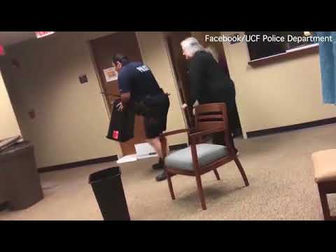 مطاردة هيستيرية لثعبان داخل مركز شرطة أميركي