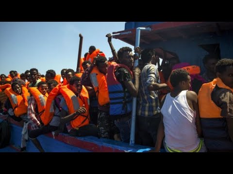 مقتل العشرات من المهاجرين غرقًا قبالة السواحل التونسية