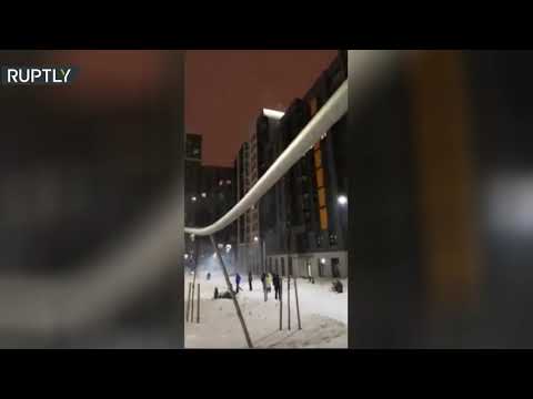 هجوم بالشهب النارية على أحد المباني السكنية في روسيا
