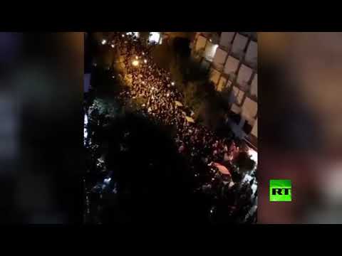 احتجاجات واسعة أمام مشفى في طهران بعد وفاة موسيقار شهير