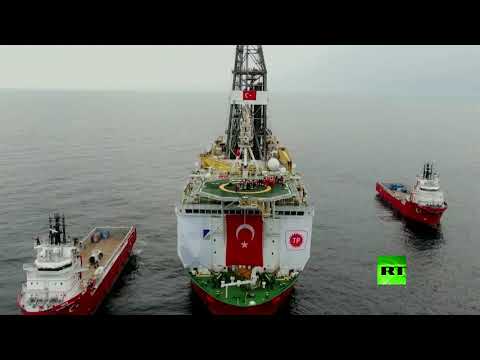 أردوغان يتفقد سفينة الفاتح للتنقيب في البحر الأسود