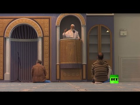  إقامة أول صلاة جمعة في أول مسجد في عاصمة اليونان أثينا