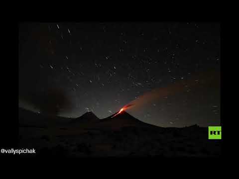 بركان كامتشاتكا الروسي يبدأ نشاطه