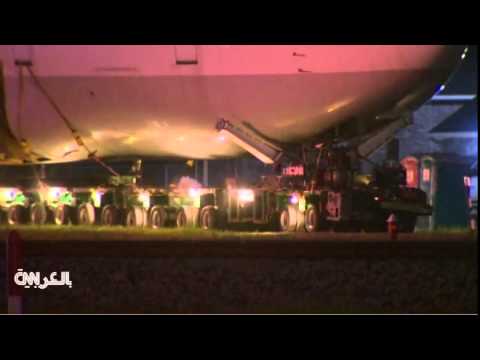 طائرة بوينغ ضخمة تعبر شوارع هيوستن الأميركيَّة