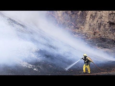 شاهد حريق ضخم بالقرب من حي راق في لوس أنغلوس