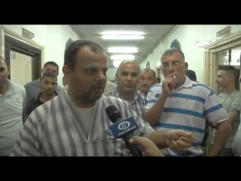 شاهد 13 موظفًا في بلدية جنين يعلنون الإضراب عن الطعام