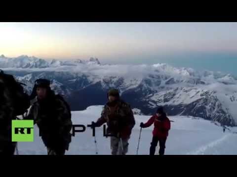 فيديو الشرطة الروسية تحيي ذكرى الحرب العالمية الثانية