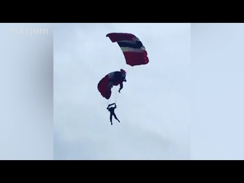 الشيطان الأحمر ينقذ صديقه من الموت