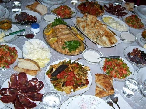 شاهد متخصصون يستعرضون السفرة المثالية في رمضان