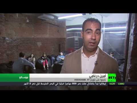 بالفيديو عازف عربي موهوب يبدع بأنغامه في روسيا