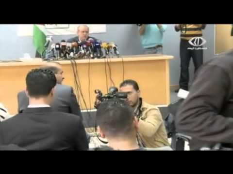 بالفيديو الرئيس محمود عباس يعفي عبدربه من مهامه في منظمة التحرير