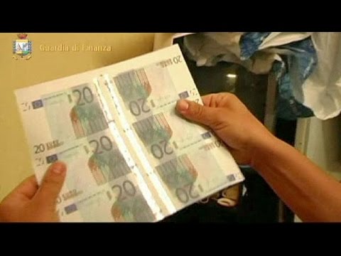 الأمن الايطالي يوقف ثلاثة مزورين لليورو داخل الدولة