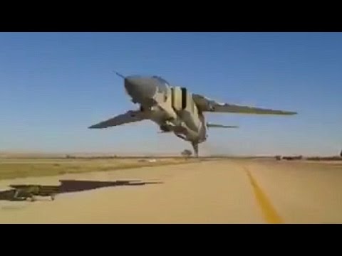 بالفيديو طائرة تصطدم برأس مواطن وينجو منها بمعجزة