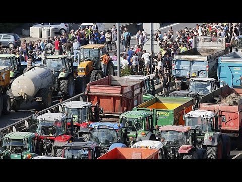 شاهد نقابة المزارعين تترجم معاناة الفلاحين في فرنسا