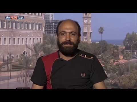 شاهد  بائع الأقلام يشرح وضعه مؤكدًا أنه يعيش في حلم