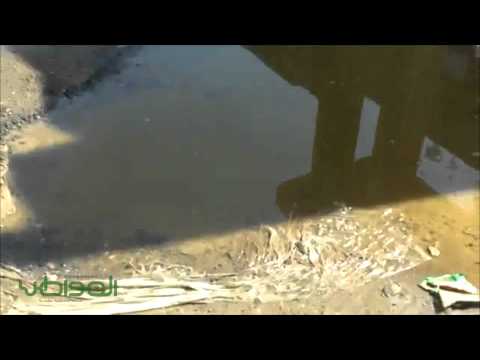 شاهد حفريات ومستنقعات أمام منزل مواطن سعودي في الطوال