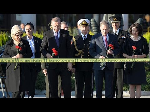 شاهد أردوغان يزور مكان التفجير في أنقرة